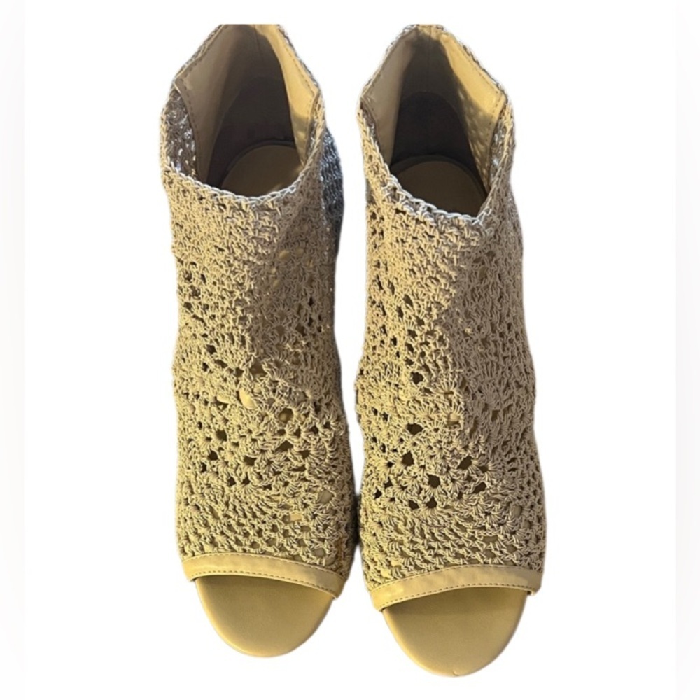 Jessica Simpson Cream Crochet Peep-Toe Boots, EUC, 8.5